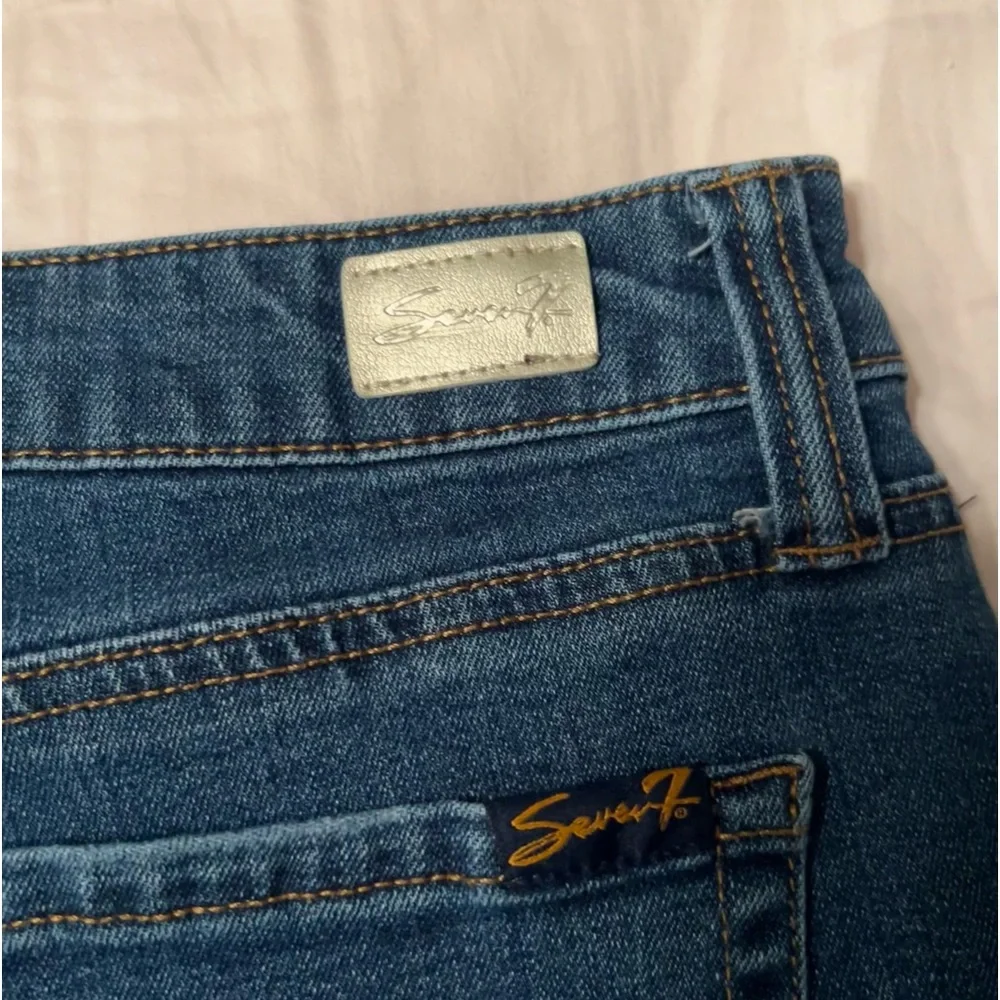 Seven7 Distressed Denim Shorts Medium Wash Raw Hem Size 6